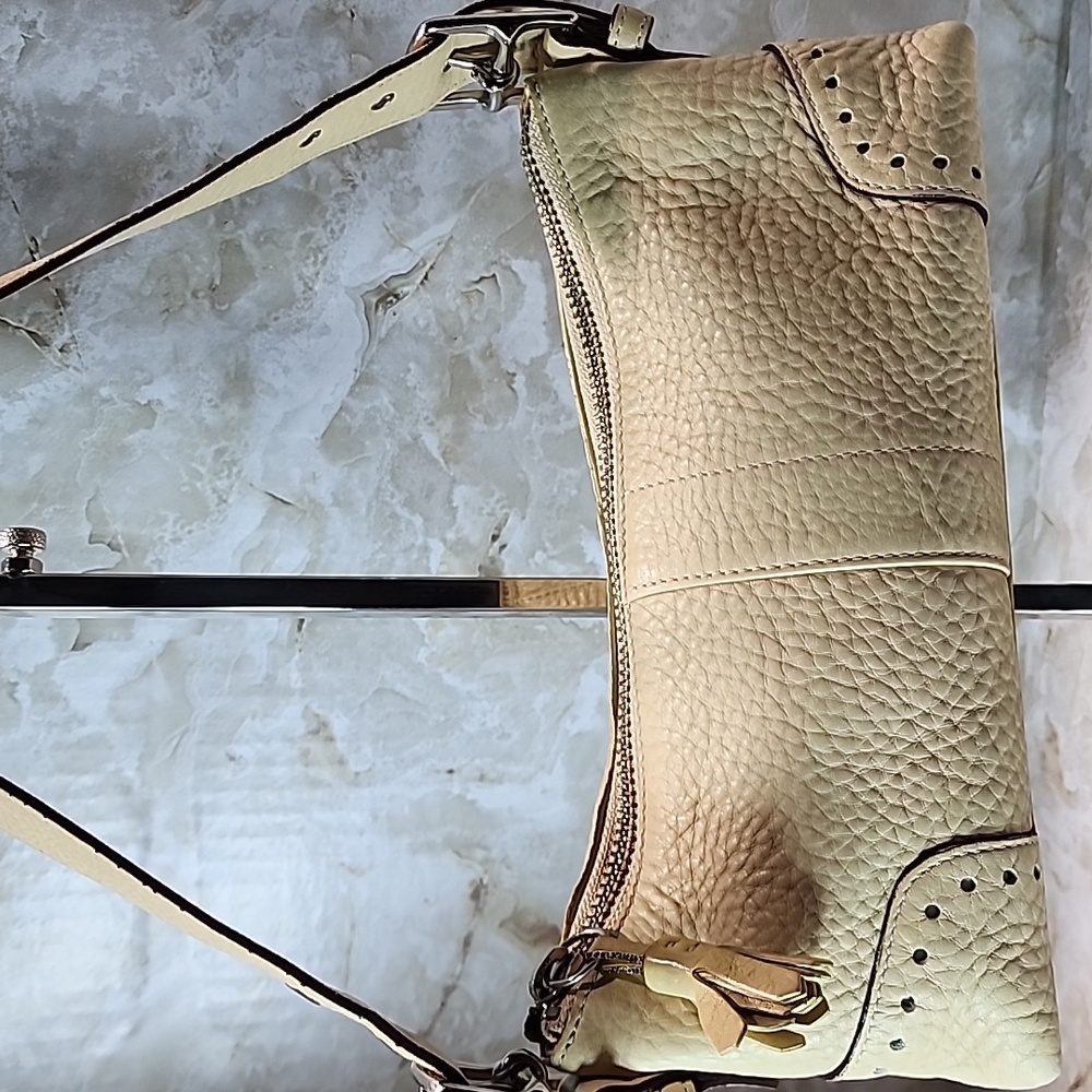 Coach VTG Hamilton pebbled leather baguette bag in a cream color